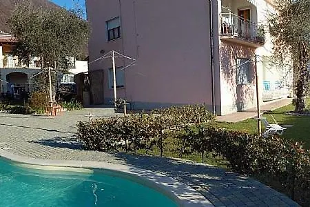 Sleeps 6 Pool Wifi Villa
